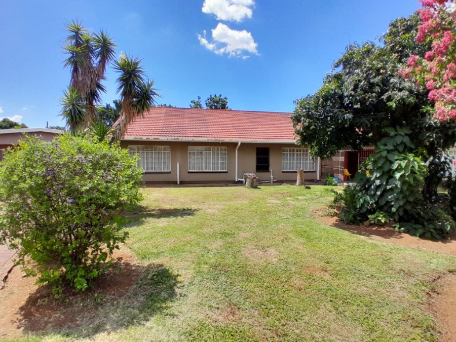 6 Bedroom Property for Sale in Bodorp North West